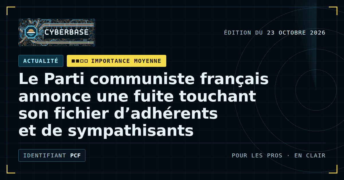 Un fichier d’adhérents dont les fiches s’échappent d’un classeur ouvert, sous la lumière d’une lampe de bureau.